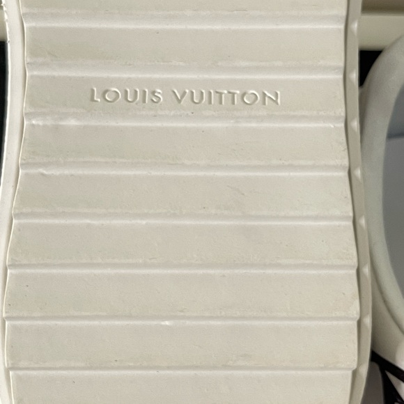 SOLD 😃  AUTHENTIC Louis Vuitton Women’s LV Off White Sneakers Sz. US 9.5 - Picture 15 of 16